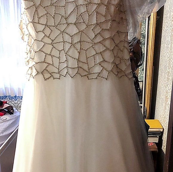 White prom gown with silver rhinestones size 22 - Picture 2 of 7